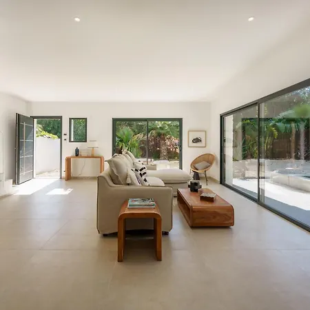 443 - Heated Pool Near The
